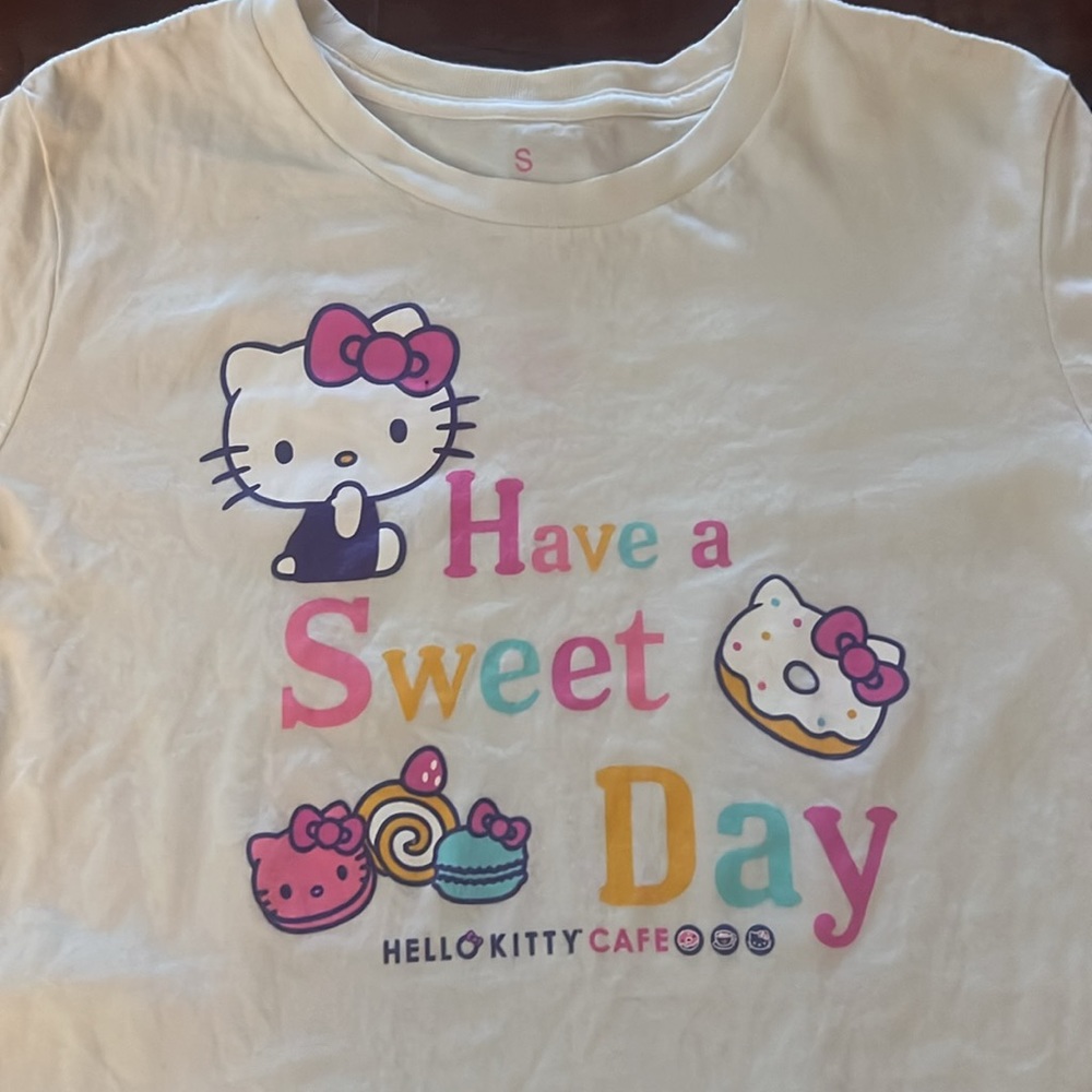 Hello Kitty Cafe “Have a Sweet Day” Tee Size Small EUC!